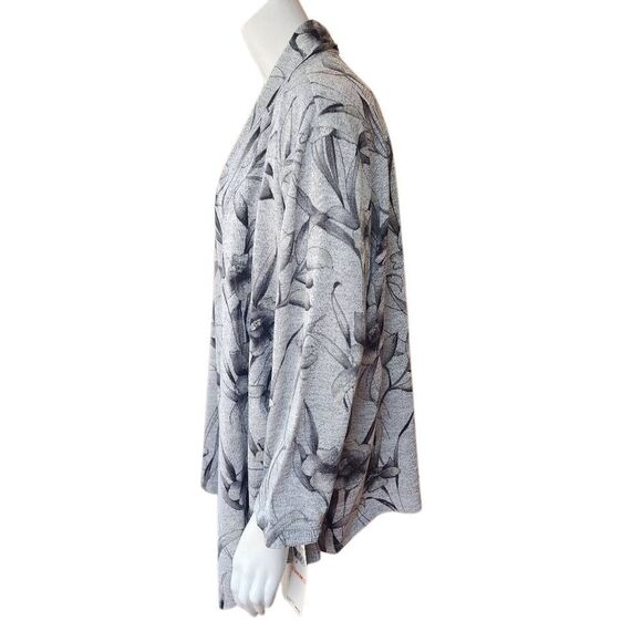 NWT Alfred Dunner Gray & Silver Floral Blouse (2X) - Picture 3 of 5